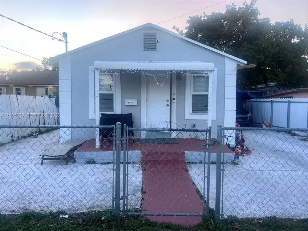 5714 NW 21th ave. Miami, FL 33142