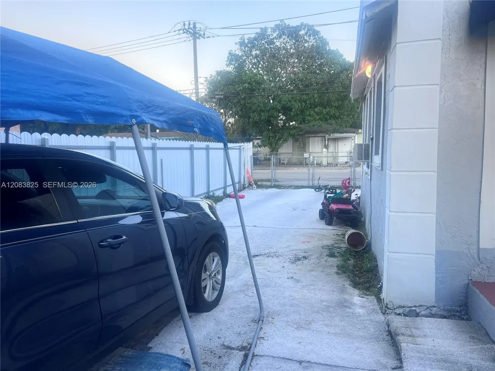5714 NW 21th ave. Miami, FL 33142
