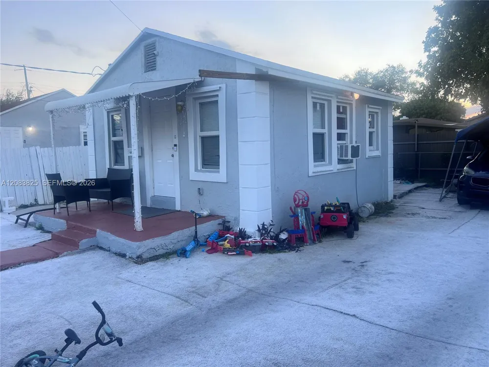 5714 NW 21th ave. Miami, FL 33142