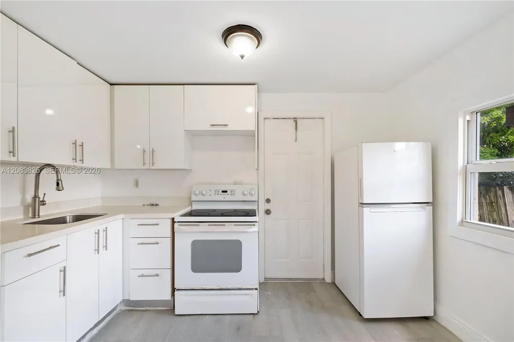 5714 NW 21th ave. Miami, FL 33142