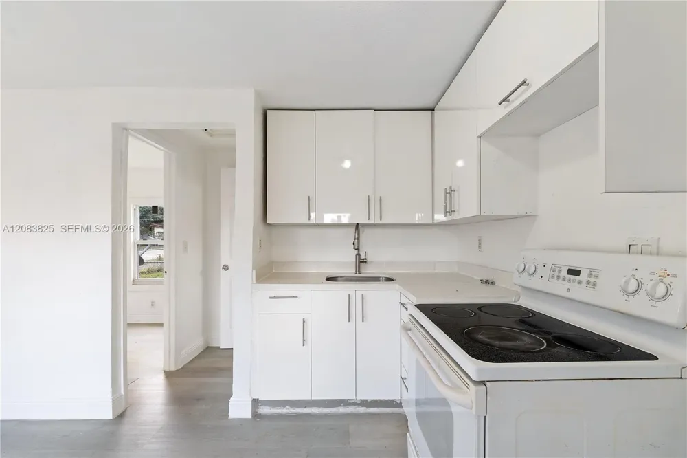 5714 NW 21th ave. Miami, FL 33142