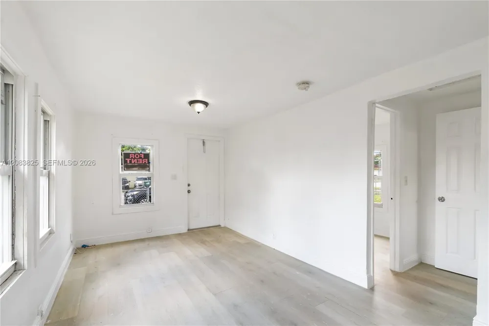 5714 NW 21th ave. Miami, FL 33142