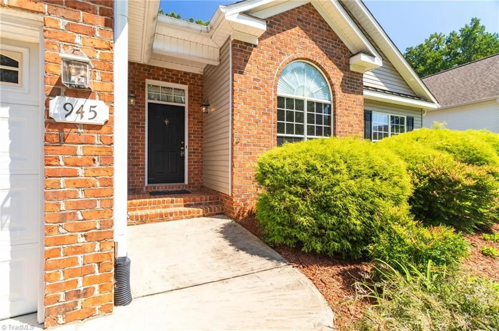945 Wellesley Place Drive Lewisville, NC 27023