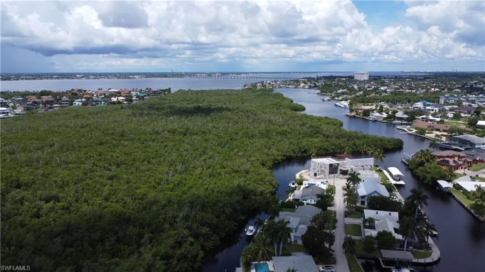 14370 McGregor Boulevard Fort Myers, FL 33919