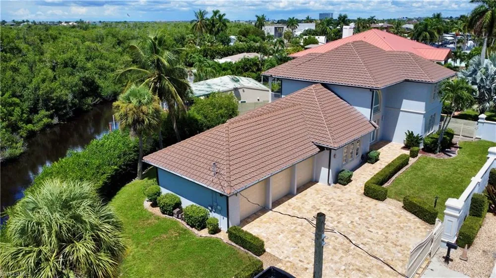 14370 McGregor Boulevard Fort Myers, FL 33919
