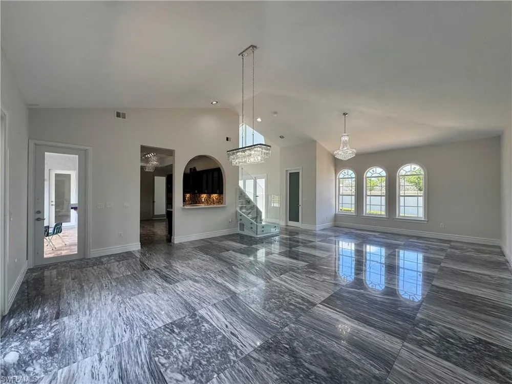 14370 McGregor Boulevard Fort Myers, FL 33919
