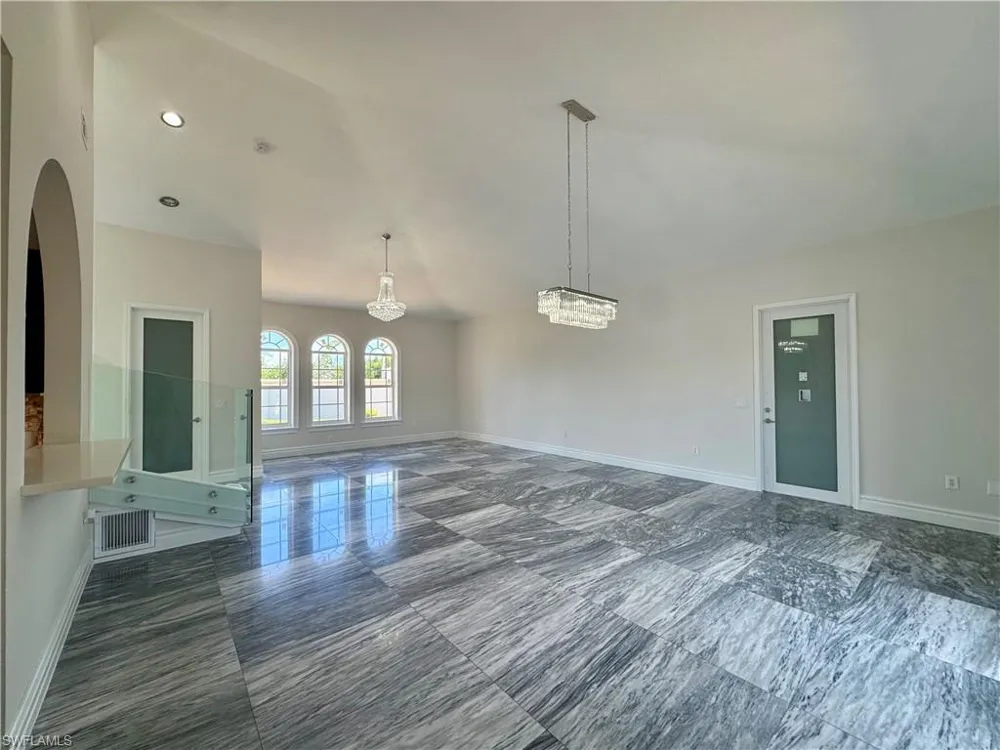 14370 McGregor Boulevard Fort Myers, FL 33919