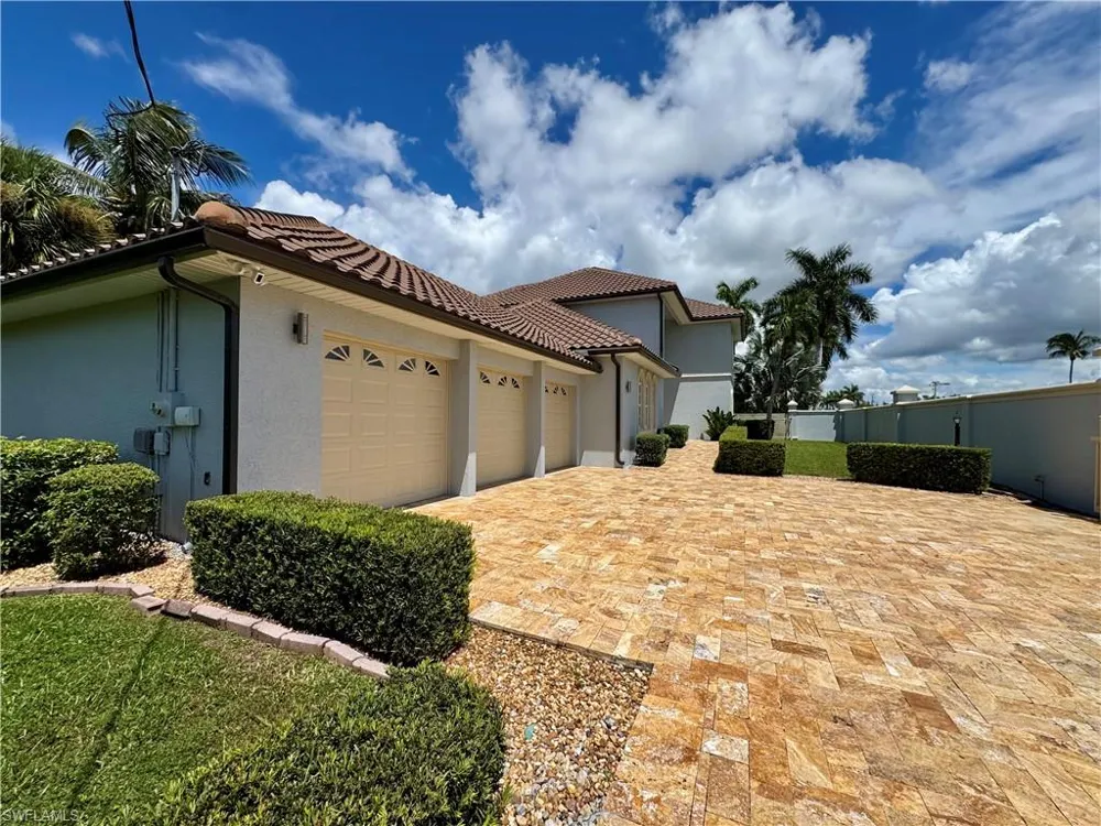 14370 McGregor Boulevard Fort Myers, FL 33919