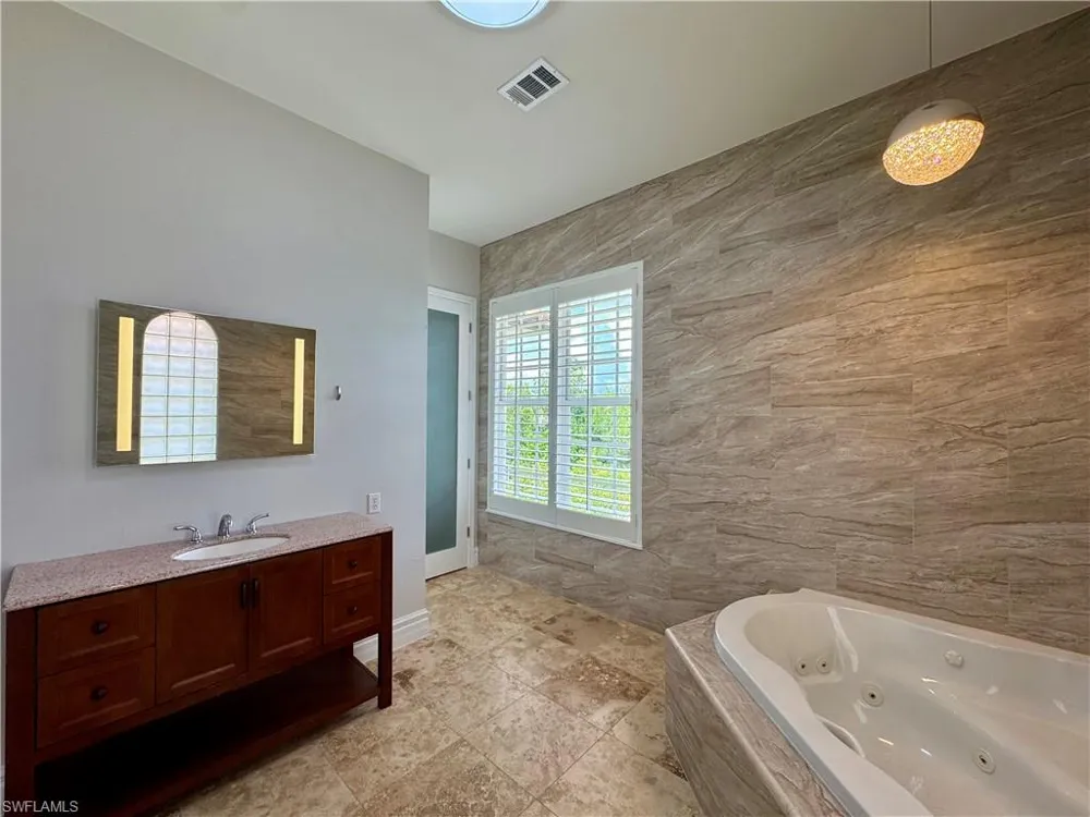 14370 McGregor Boulevard Fort Myers, FL 33919