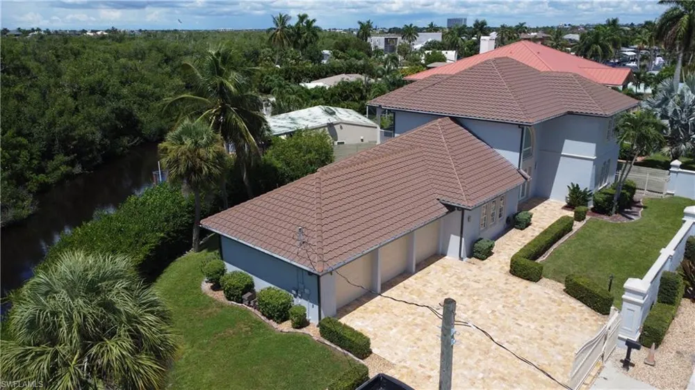 14370 McGregor Boulevard Fort Myers, FL 33919