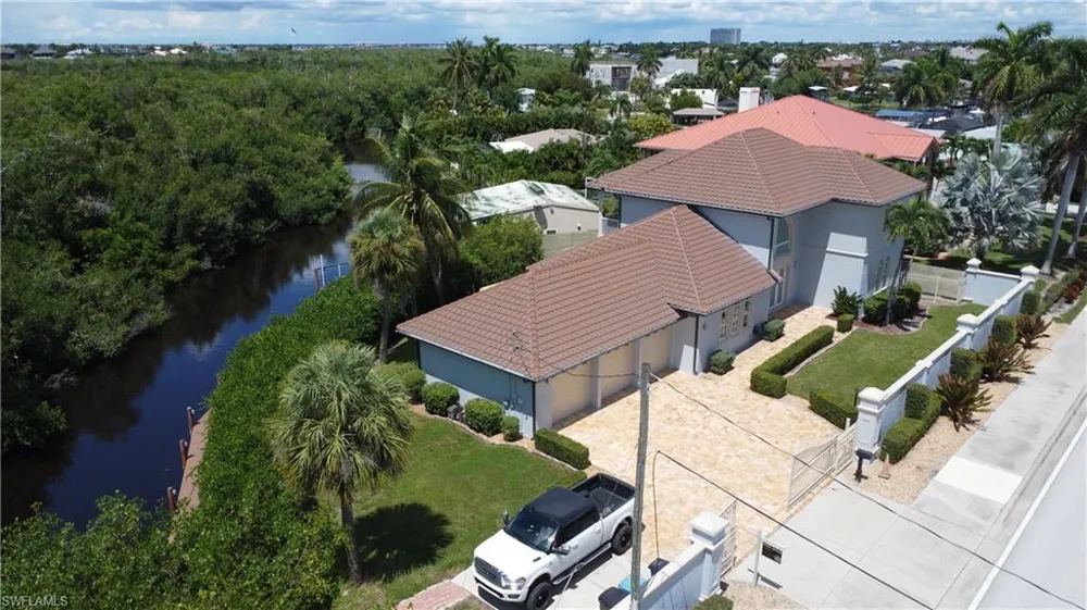 14370 McGregor Boulevard Fort Myers, FL 33919