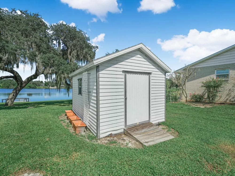619 LAKE BLUE DRIVE Lake Placid, FL 33852