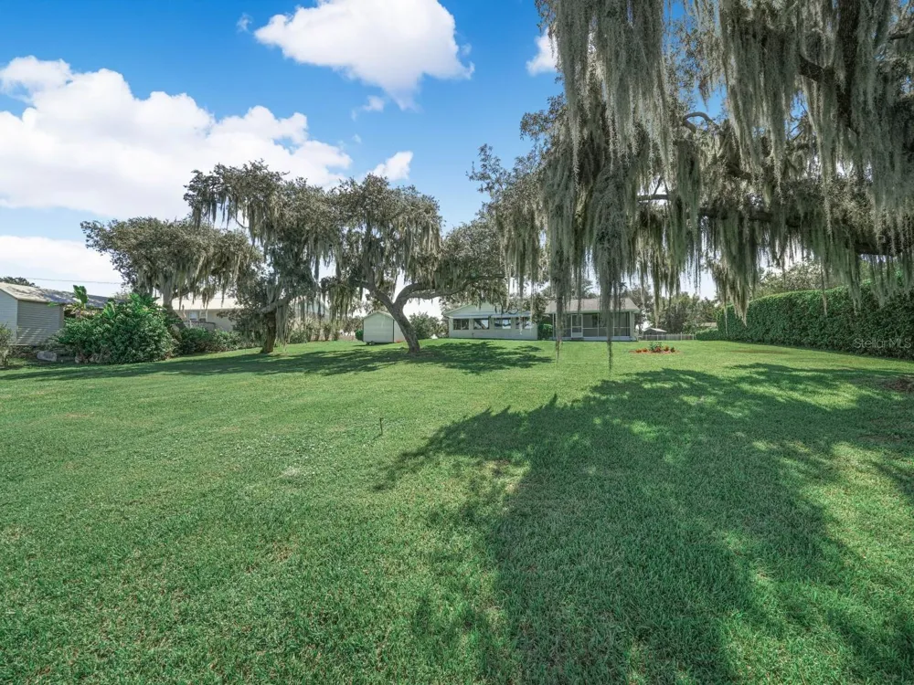 619 LAKE BLUE DRIVE Lake Placid, FL 33852