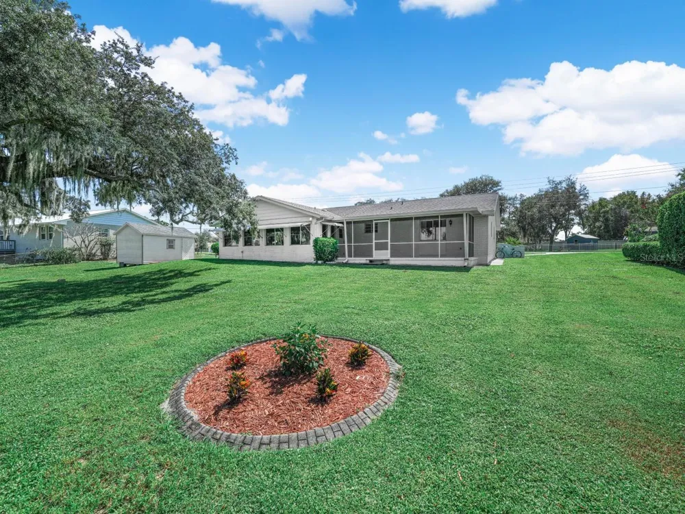 619 LAKE BLUE DRIVE Lake Placid, FL 33852