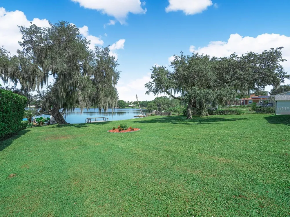 619 LAKE BLUE DRIVE Lake Placid, FL 33852
