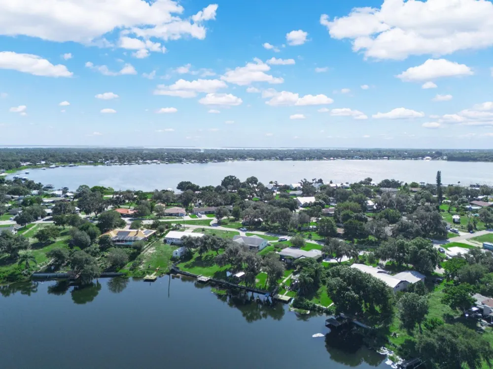 619 LAKE BLUE DRIVE Lake Placid, FL 33852