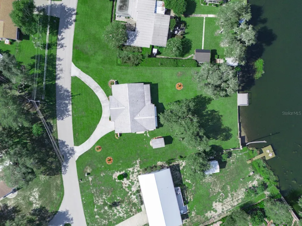 619 LAKE BLUE DRIVE Lake Placid, FL 33852