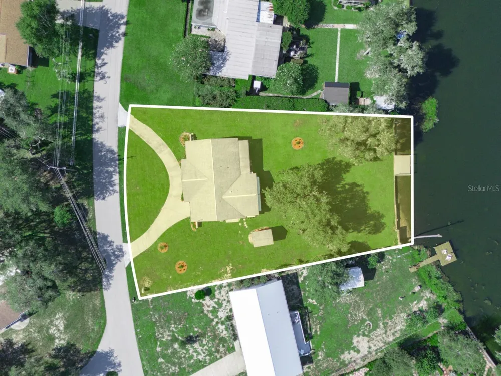 619 LAKE BLUE DRIVE Lake Placid, FL 33852
