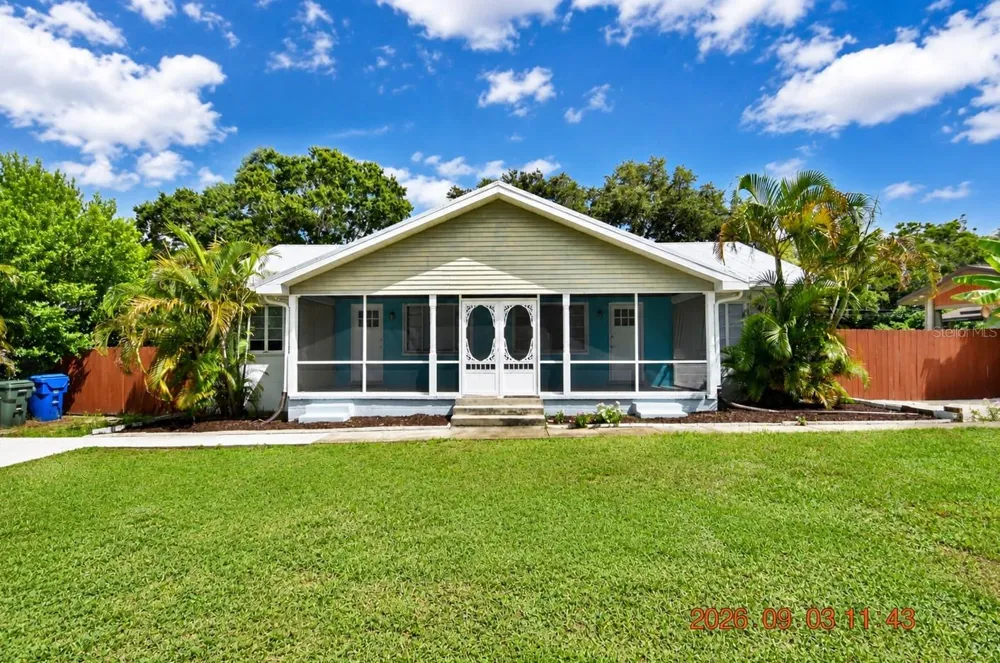 906 7TH AVENUE SW #Right Largo, FL 33770