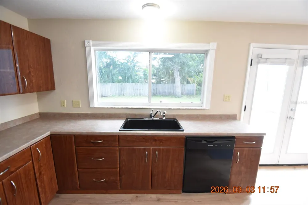 906 7TH AVENUE SW #Right Largo, FL 33770