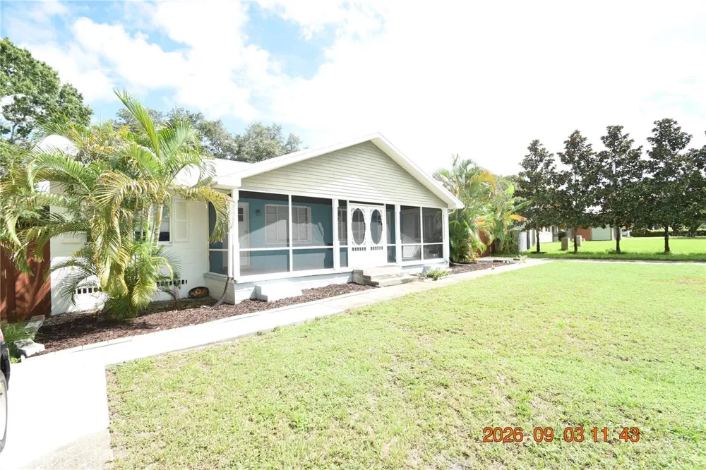 906 7TH AVENUE SW #Right Largo, FL 33770