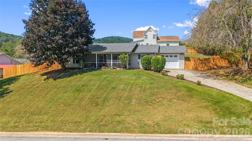 12 Sydney Lane Asheville, NC 28806