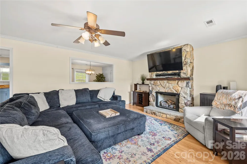 12 Sydney Lane Asheville, NC 28806