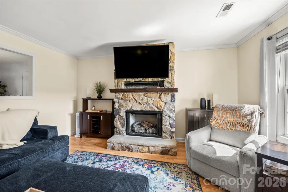 12 Sydney Lane Asheville, NC 28806