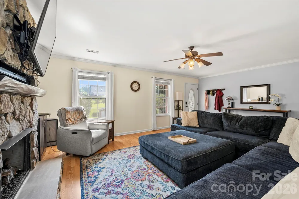 12 Sydney Lane Asheville, NC 28806