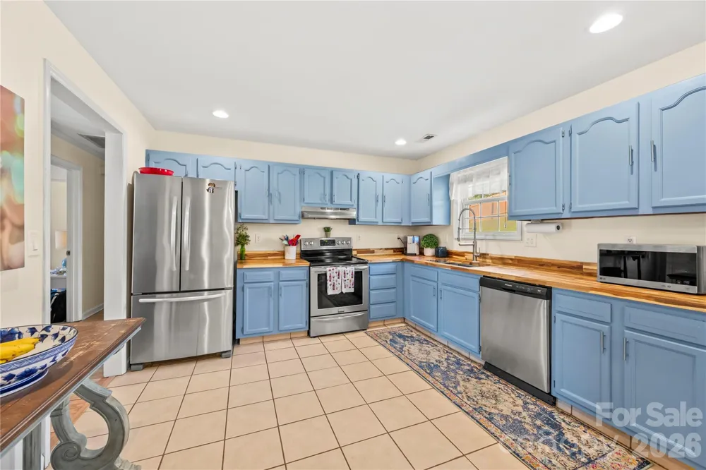 12 Sydney Lane Asheville, NC 28806