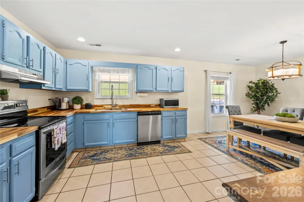 12 Sydney Lane Asheville, NC 28806