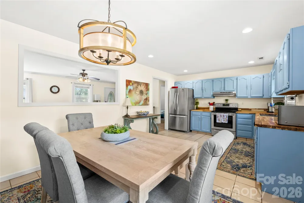 12 Sydney Lane Asheville, NC 28806