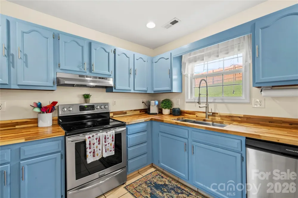 12 Sydney Lane Asheville, NC 28806