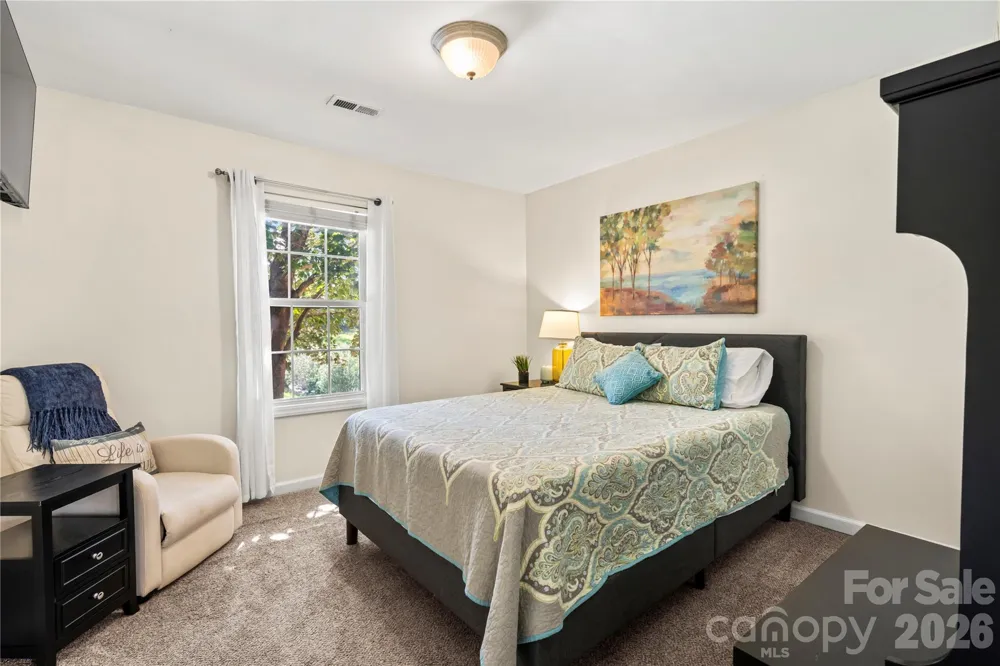 12 Sydney Lane Asheville, NC 28806