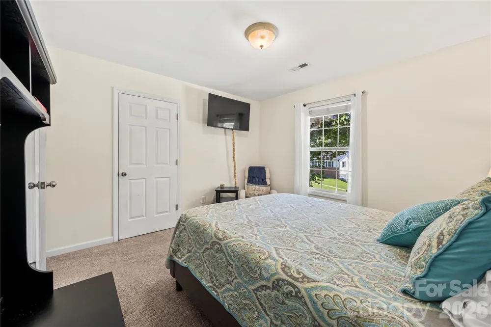 12 Sydney Lane Asheville, NC 28806