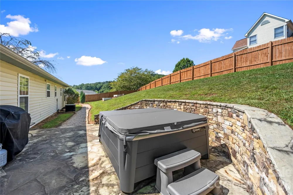 12 Sydney Lane Asheville, NC 28806