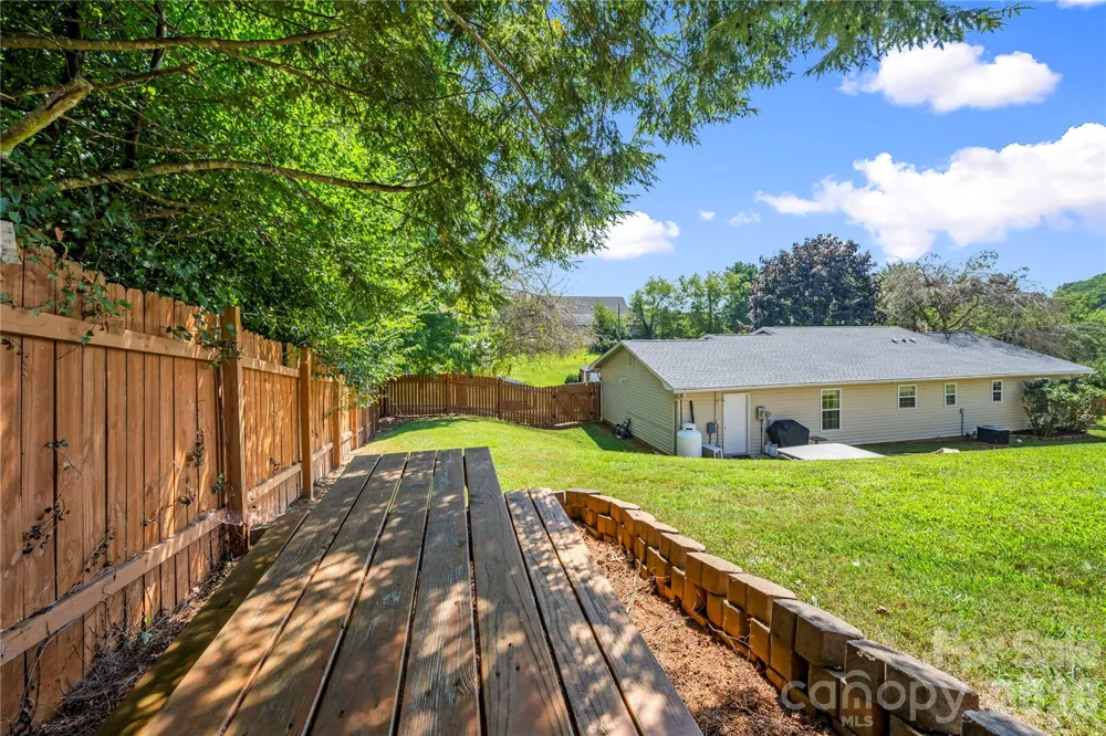 12 Sydney Lane Asheville, NC 28806