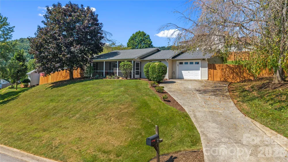 12 Sydney Lane Asheville, NC 28806