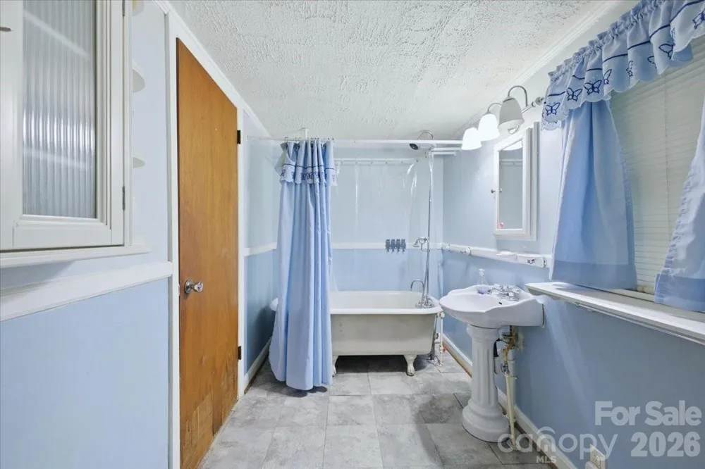 8512 Colgate Circle Charlotte, NC 28214