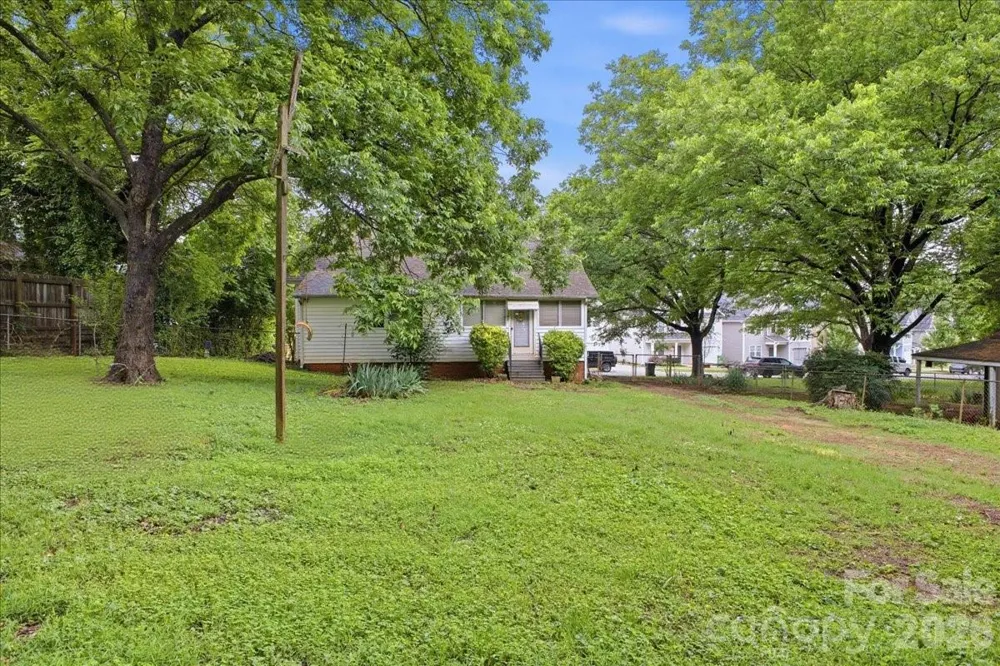 8512 Colgate Circle Charlotte, NC 28214