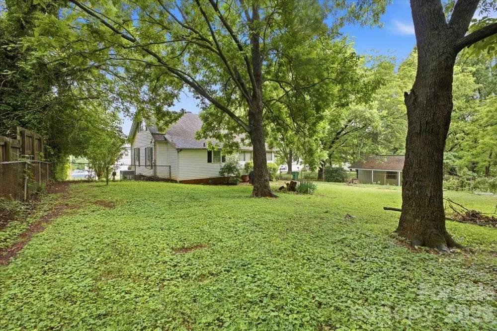 8512 Colgate Circle Charlotte, NC 28214