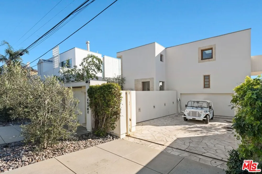 25302 Malibu Road Malibu, CA 90265