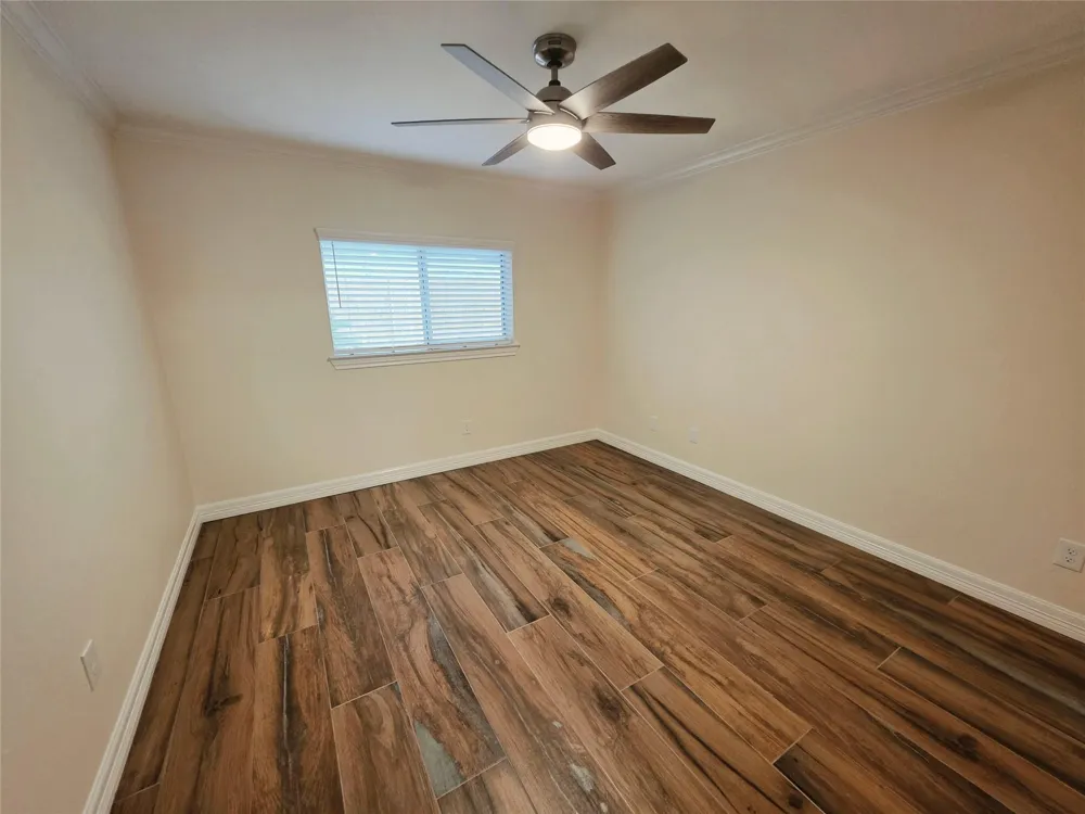 911 Beechgrove Drive Webster, TX 77058