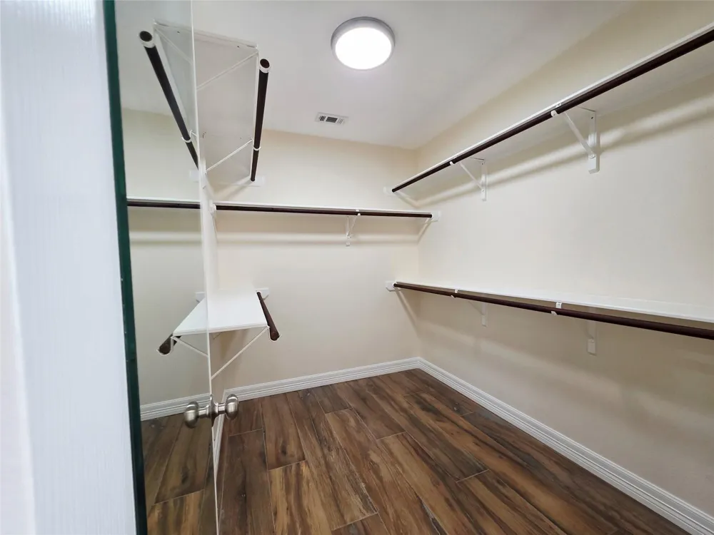 911 Beechgrove Drive Webster, TX 77058