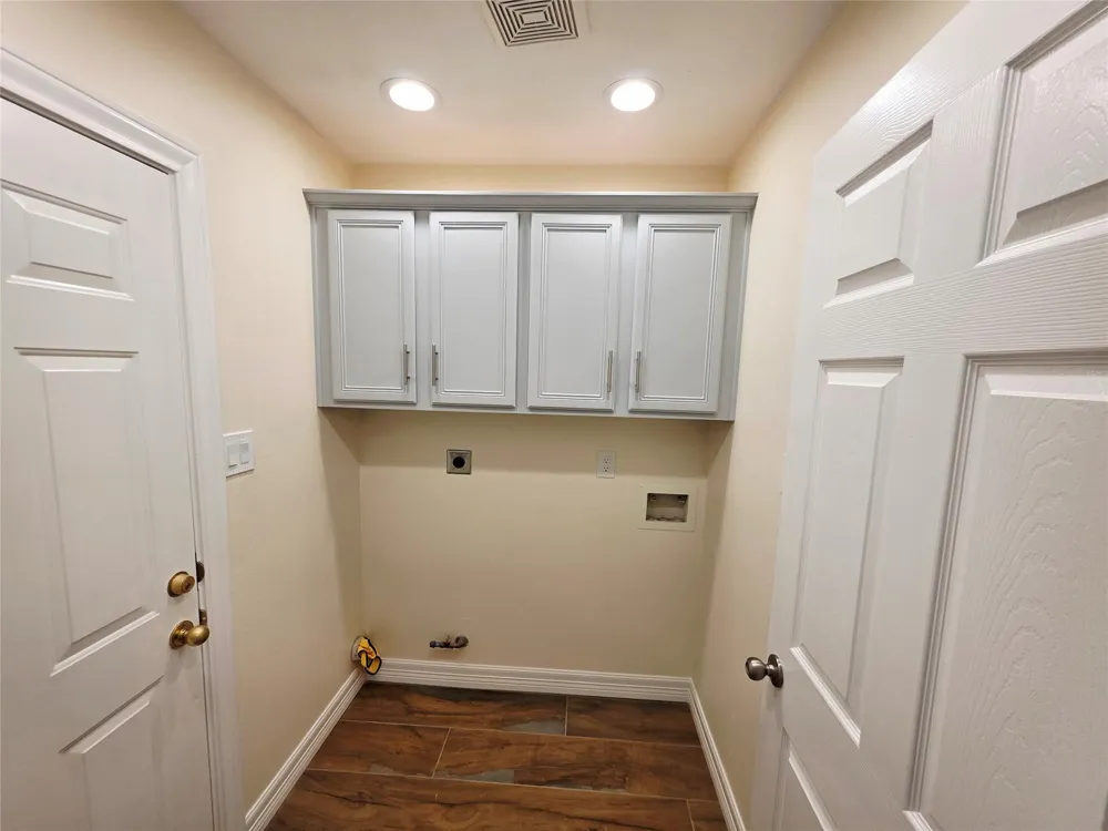 911 Beechgrove Drive Webster, TX 77058