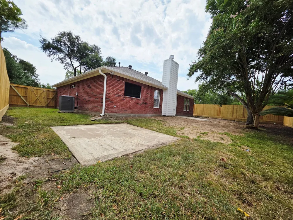 911 Beechgrove Drive Webster, TX 77058