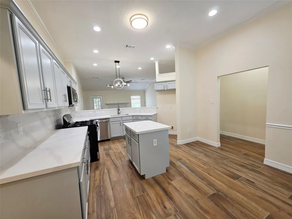 911 Beechgrove Drive Webster, TX 77058