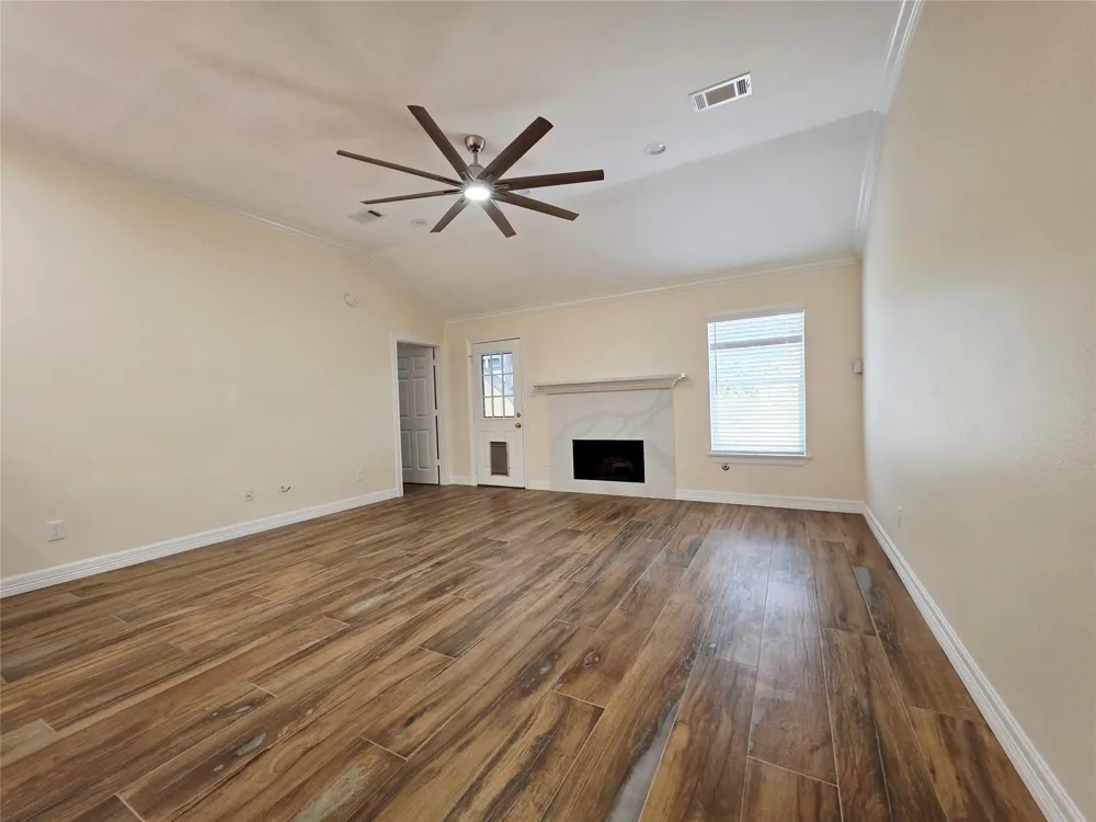 911 Beechgrove Drive Webster, TX 77058