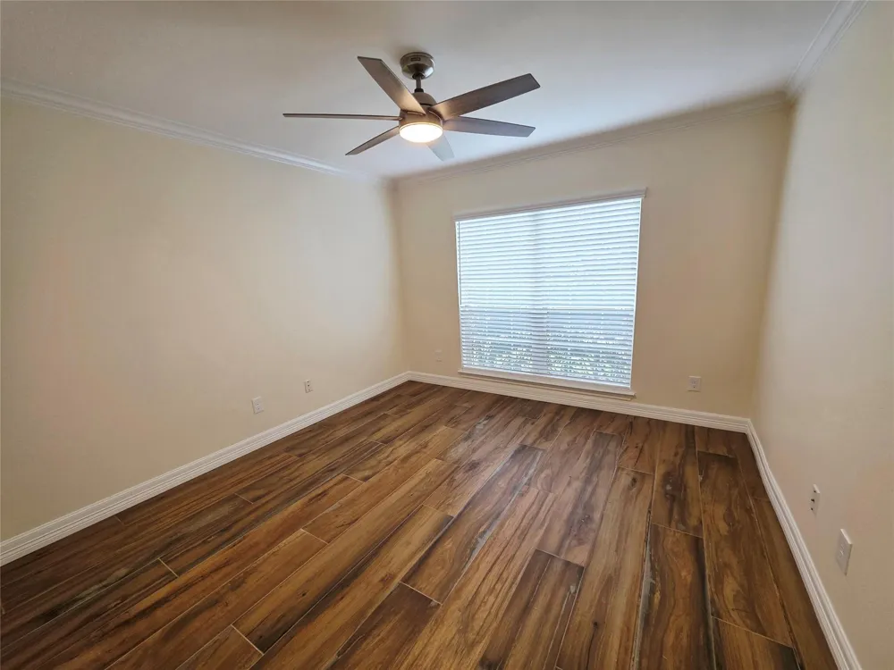 911 Beechgrove Drive Webster, TX 77058
