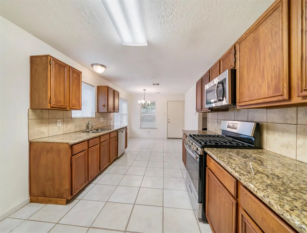 4906 Pleasant Plains Drive Friendswood, TX 77546